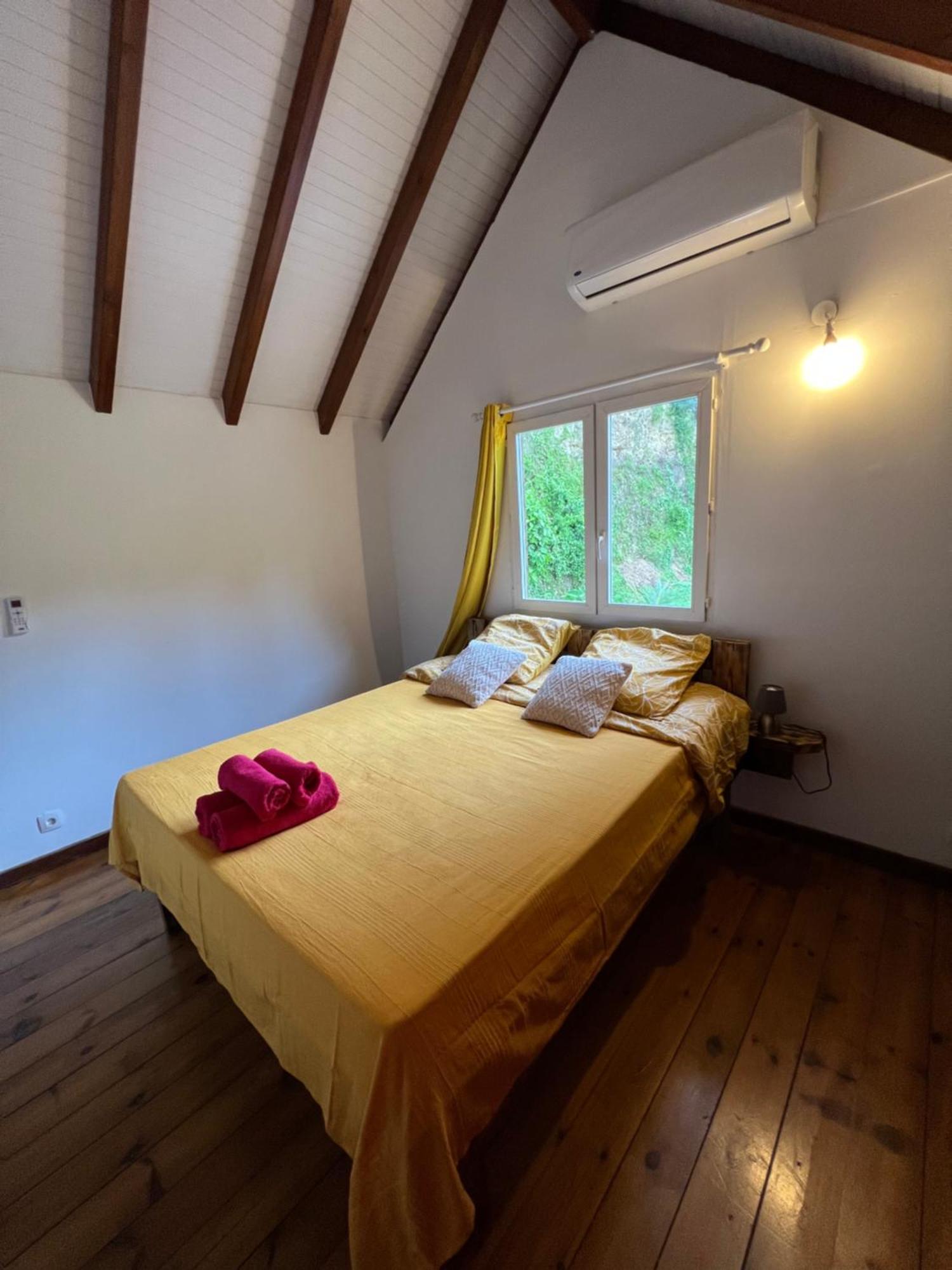 Villa Au Calme Avec Jacuzzi, Villa Le Boursoie Les Abymes Zewnętrze zdjęcie