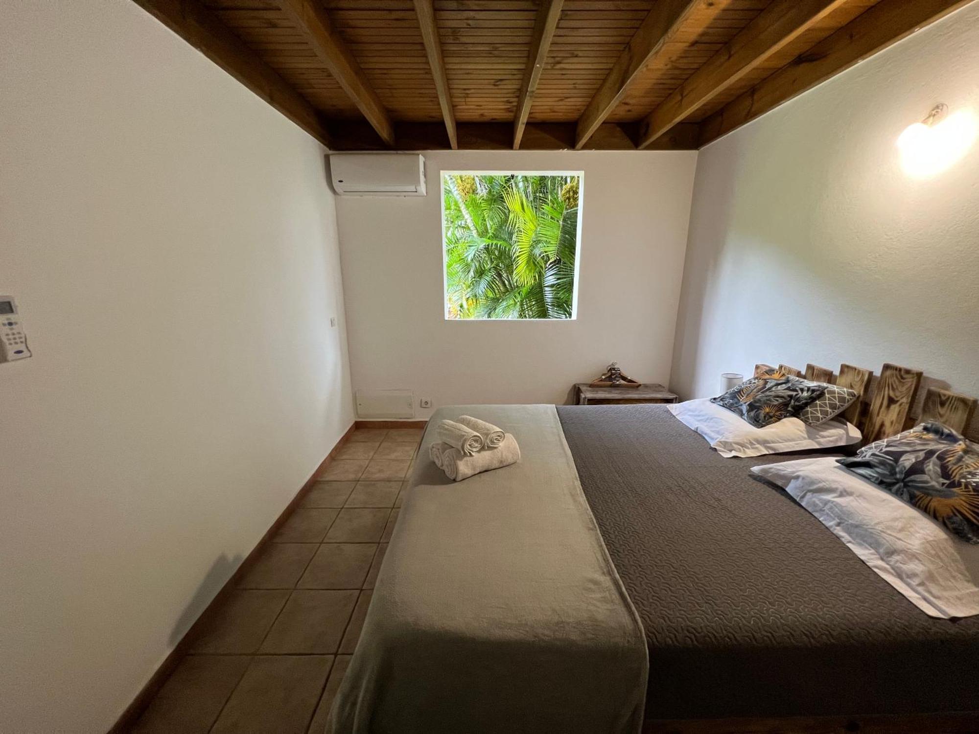 Villa Au Calme Avec Jacuzzi, Villa Le Boursoie Les Abymes Zewnętrze zdjęcie