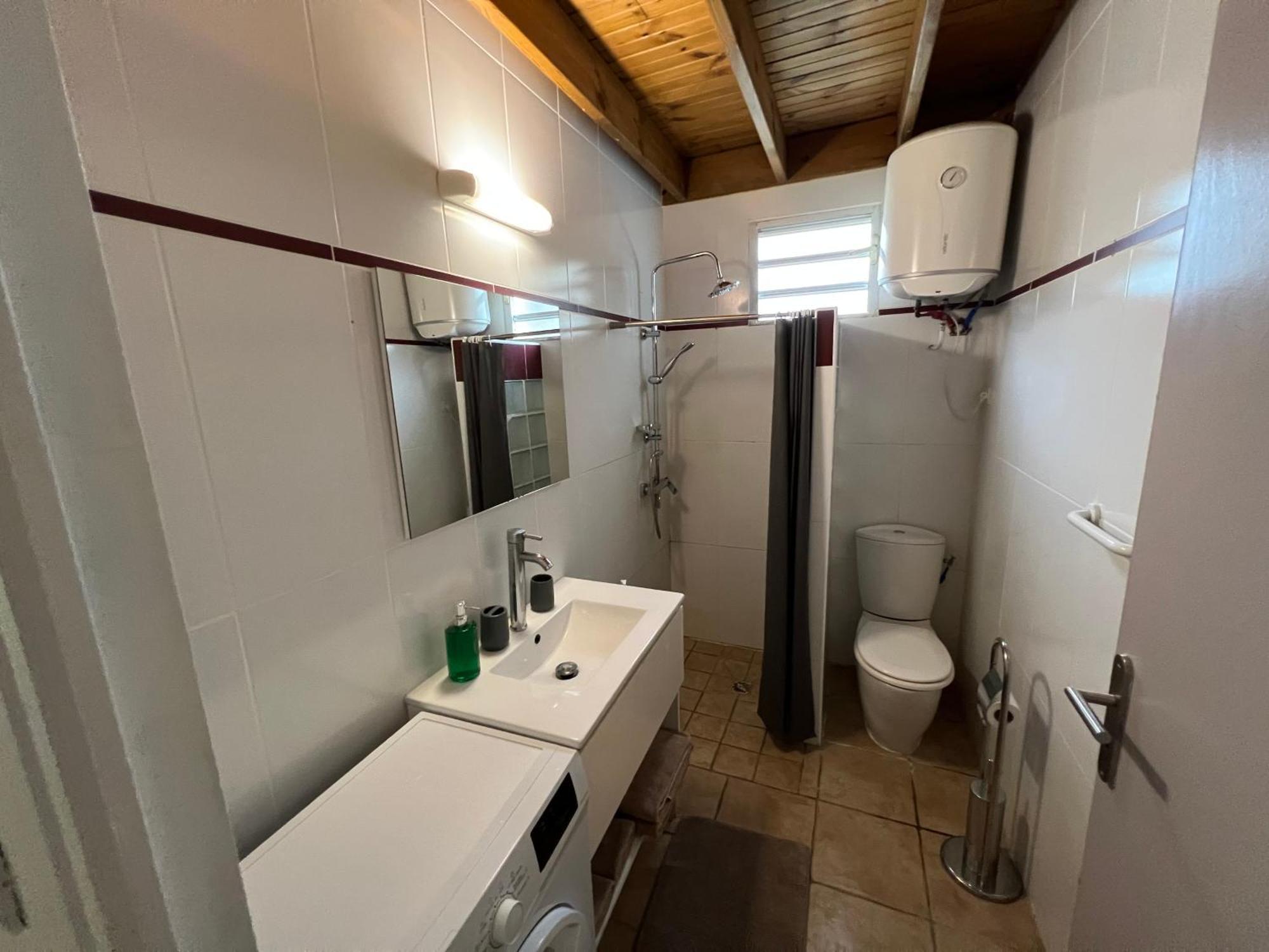 Villa Au Calme Avec Jacuzzi, Villa Le Boursoie Les Abymes Zewnętrze zdjęcie