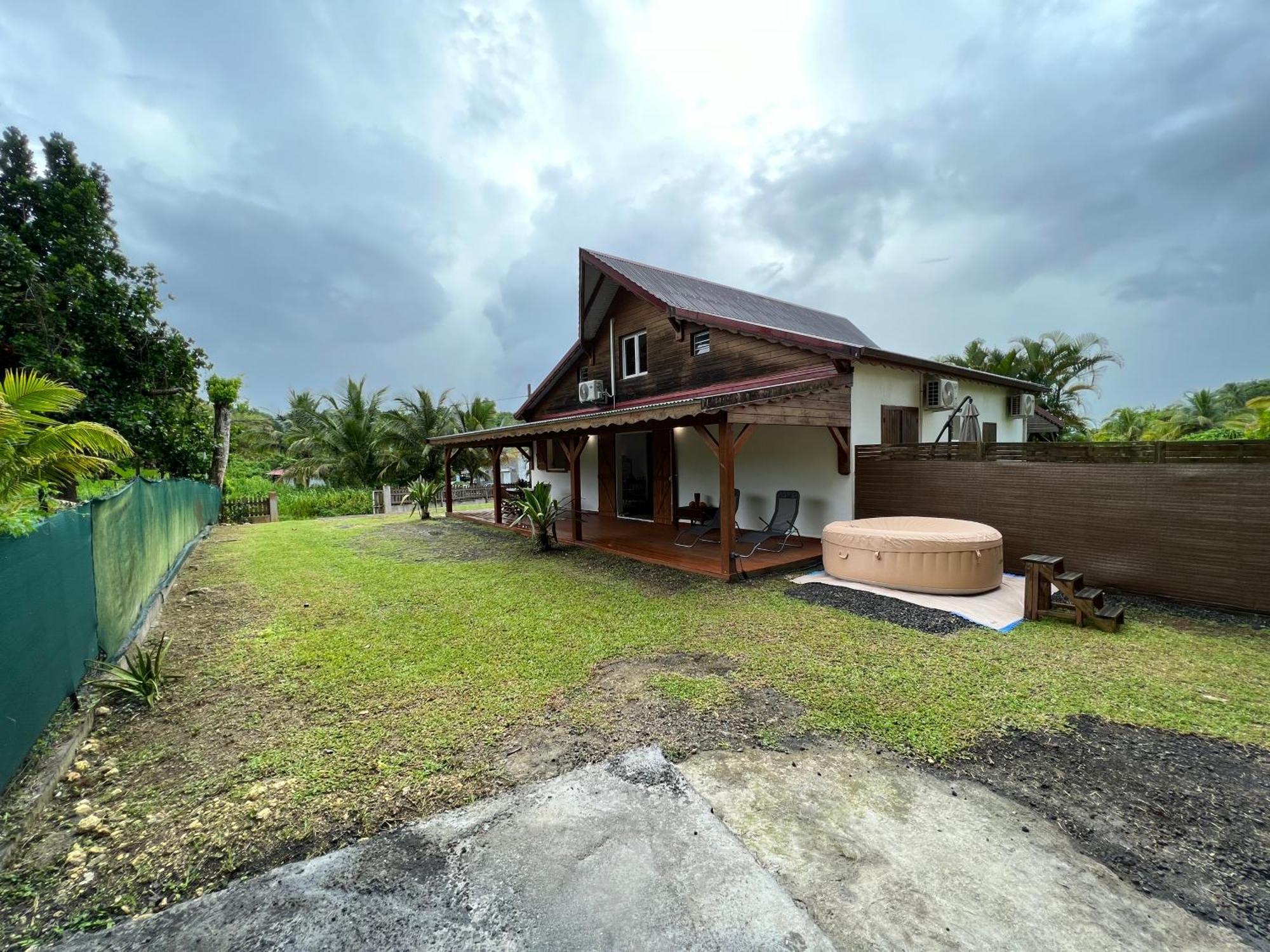 Villa Au Calme Avec Jacuzzi, Villa Le Boursoie Les Abymes Zewnętrze zdjęcie