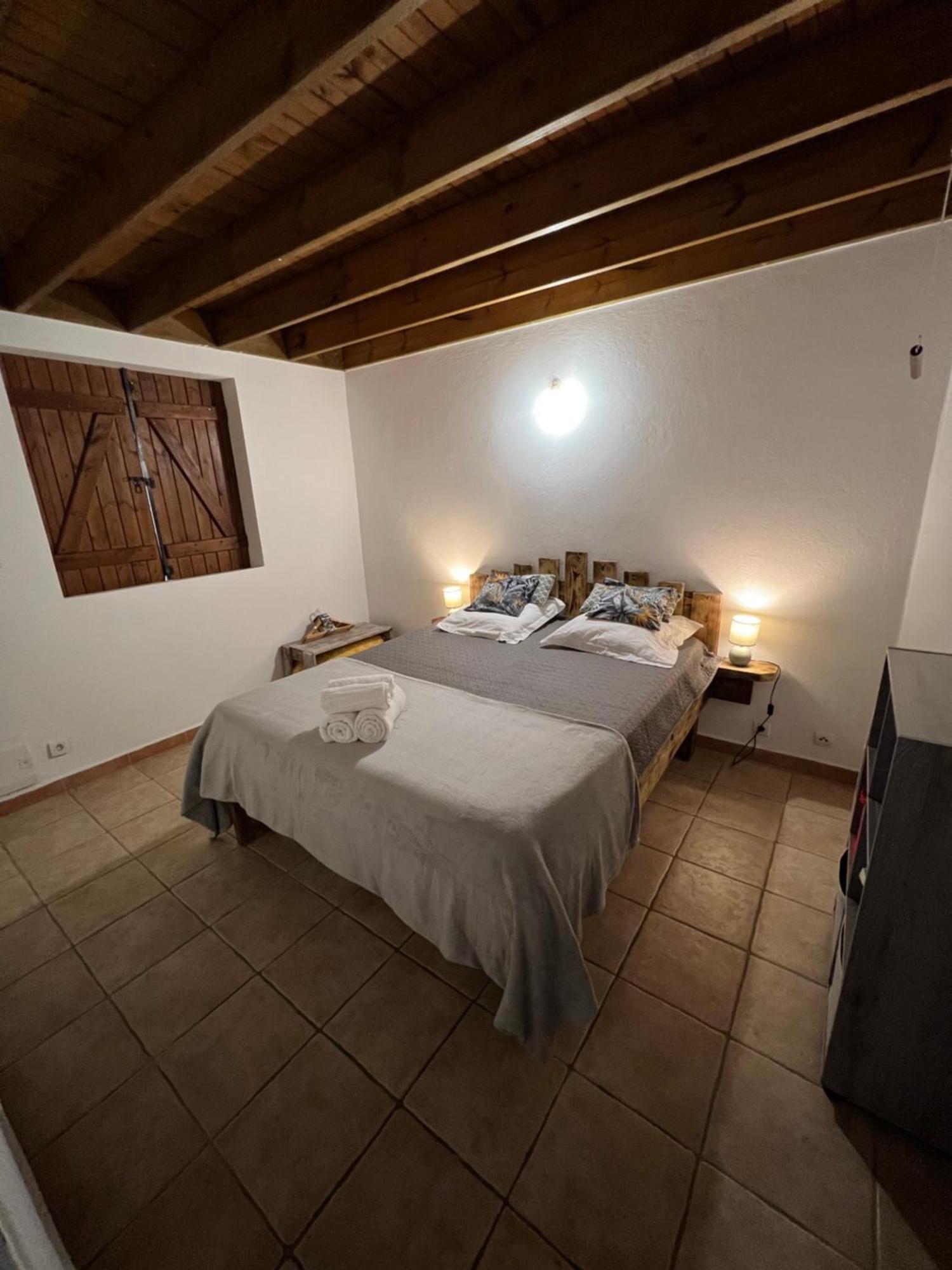 Villa Au Calme Avec Jacuzzi, Villa Le Boursoie Les Abymes Zewnętrze zdjęcie