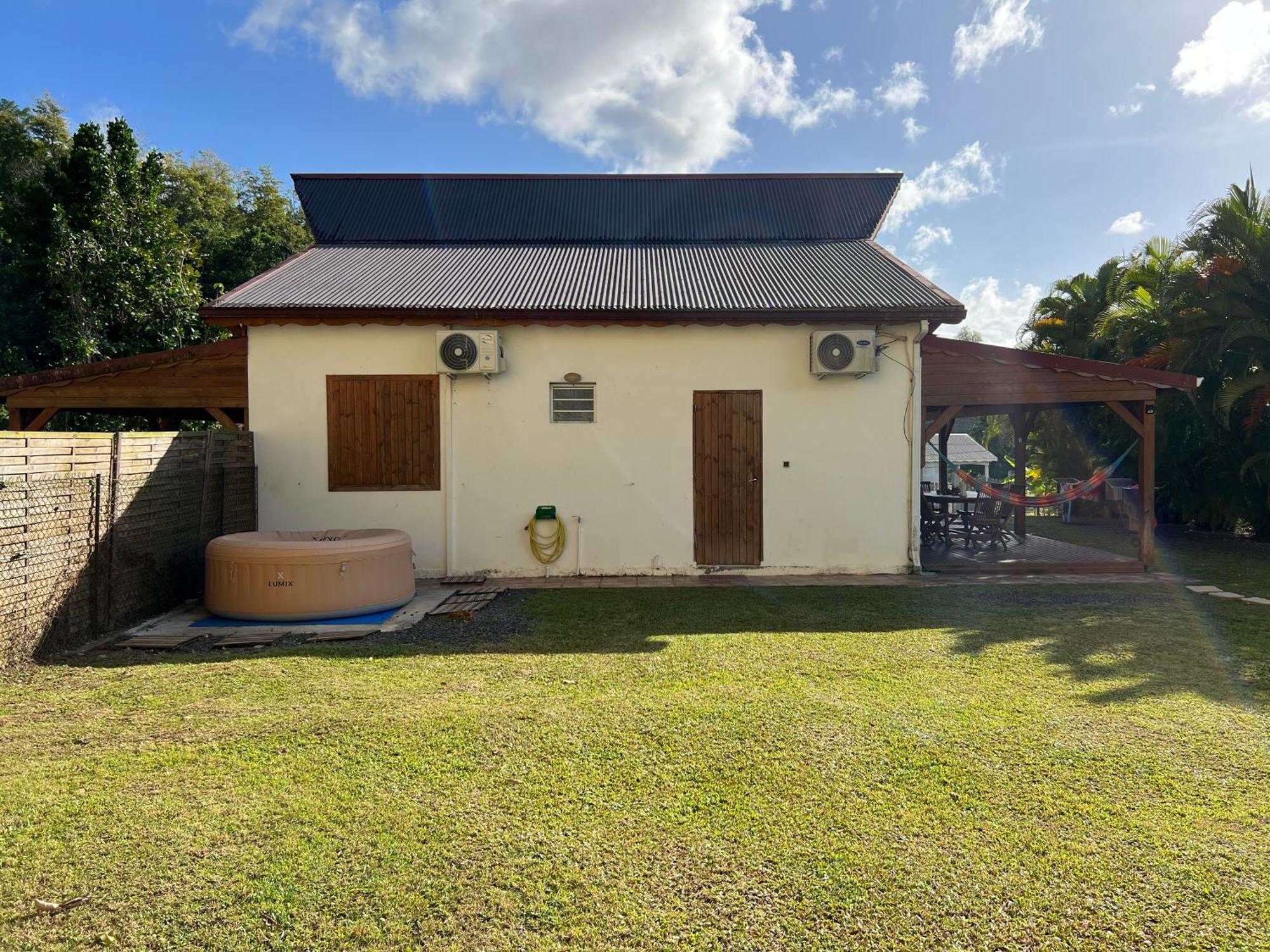 Villa Au Calme Avec Jacuzzi, Villa Le Boursoie Les Abymes Zewnętrze zdjęcie