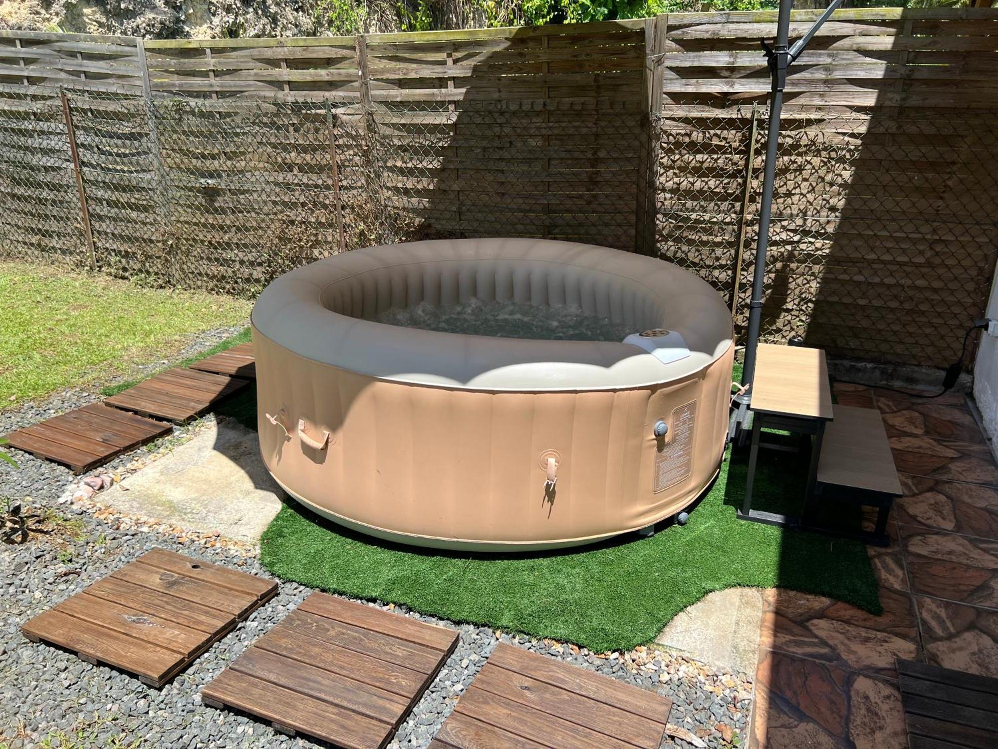 Villa Au Calme Avec Jacuzzi, Villa Le Boursoie Les Abymes Zewnętrze zdjęcie