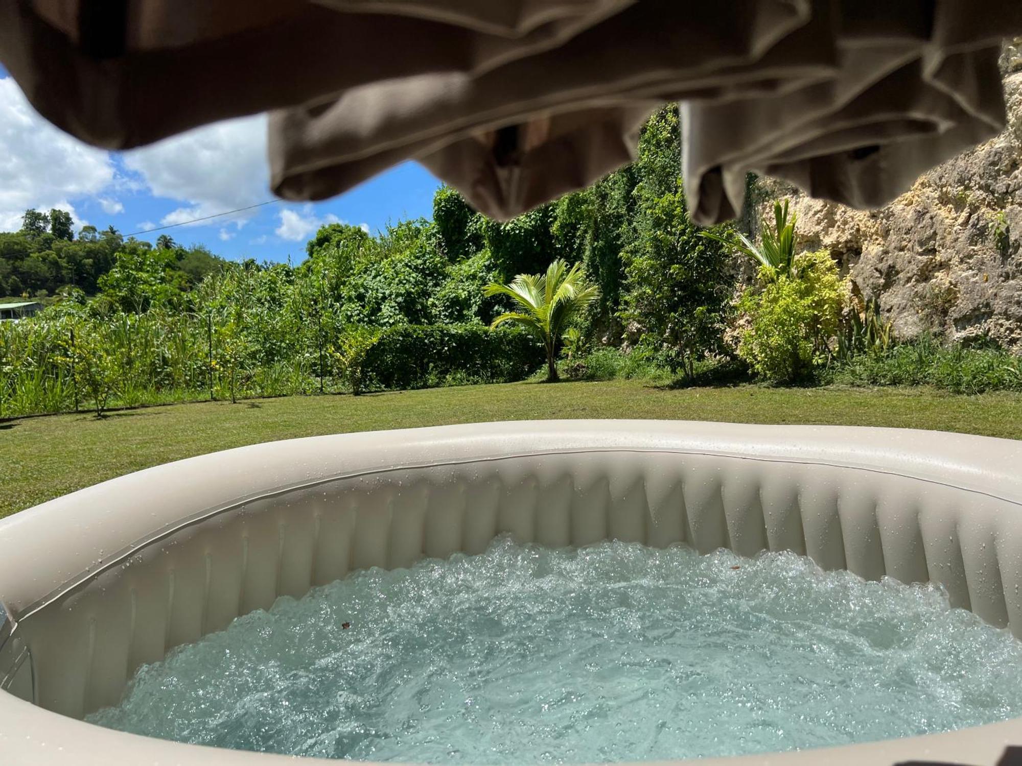 Villa Au Calme Avec Jacuzzi, Villa Le Boursoie Les Abymes Zewnętrze zdjęcie