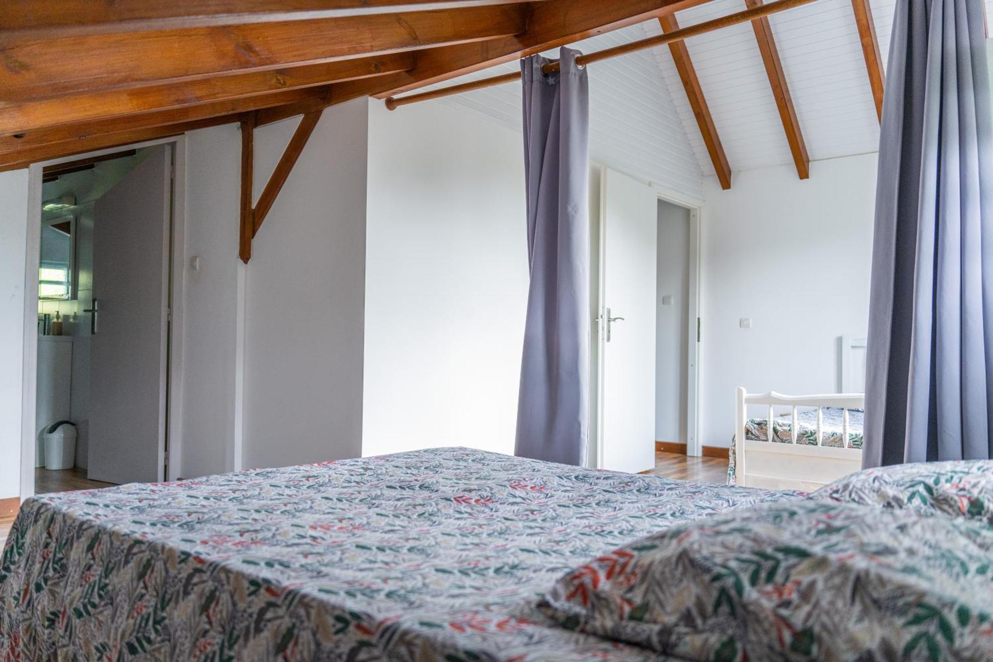 Villa Au Calme Avec Jacuzzi, Villa Le Boursoie Les Abymes Zewnętrze zdjęcie