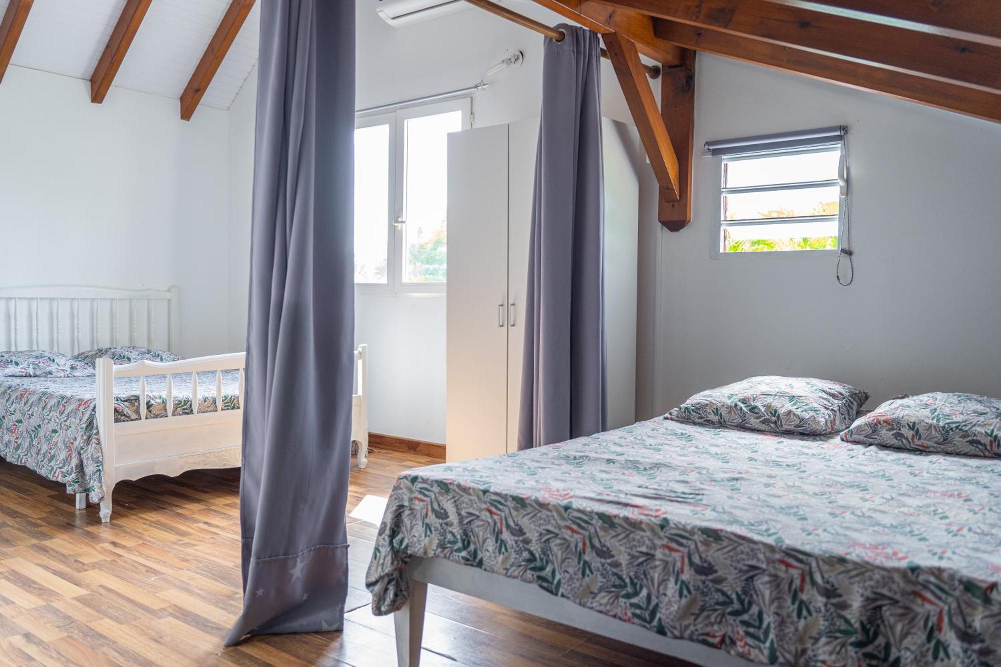 Villa Au Calme Avec Jacuzzi, Villa Le Boursoie Les Abymes Zewnętrze zdjęcie