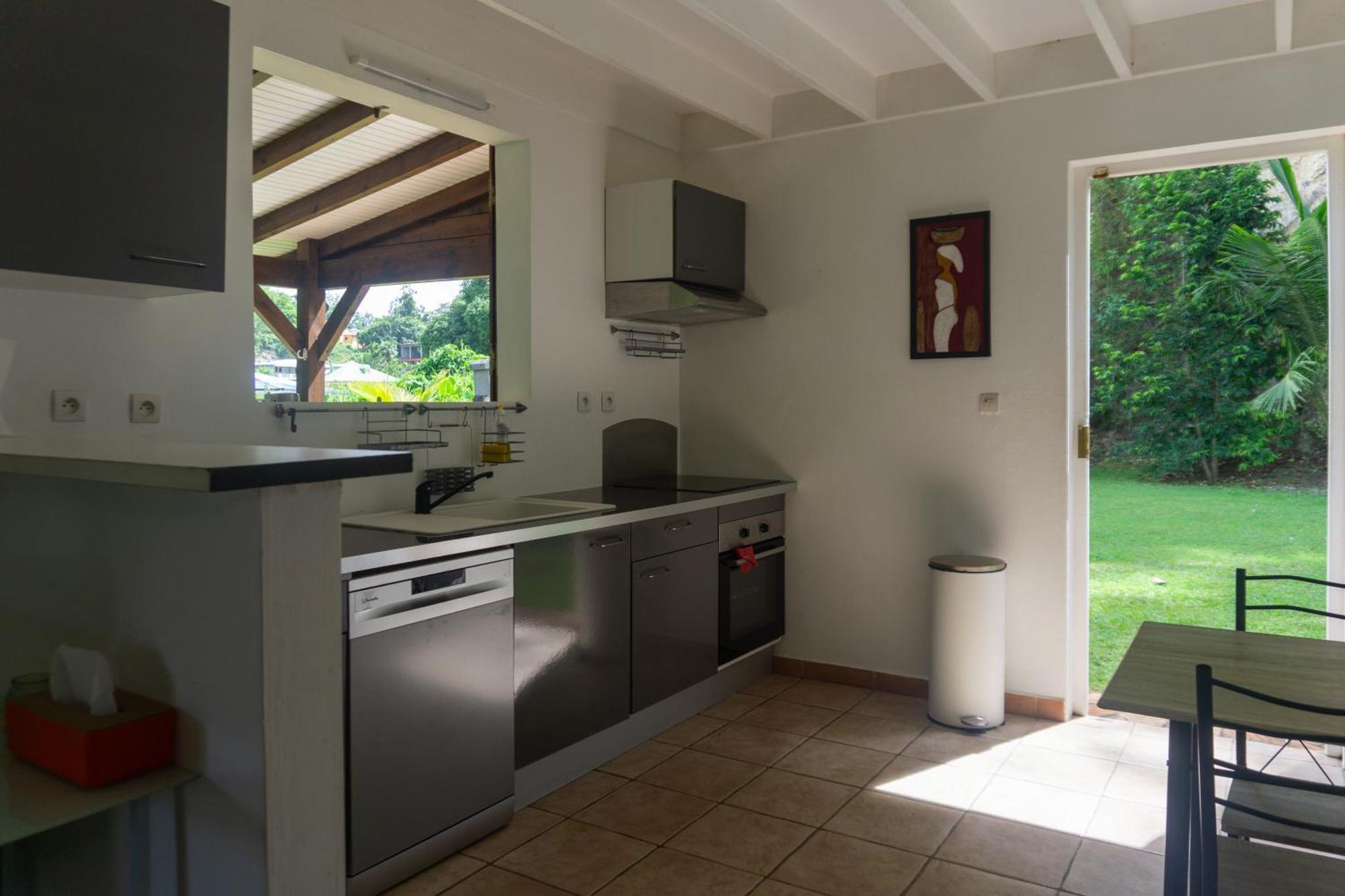 Villa Au Calme Avec Jacuzzi, Villa Le Boursoie Les Abymes Zewnętrze zdjęcie