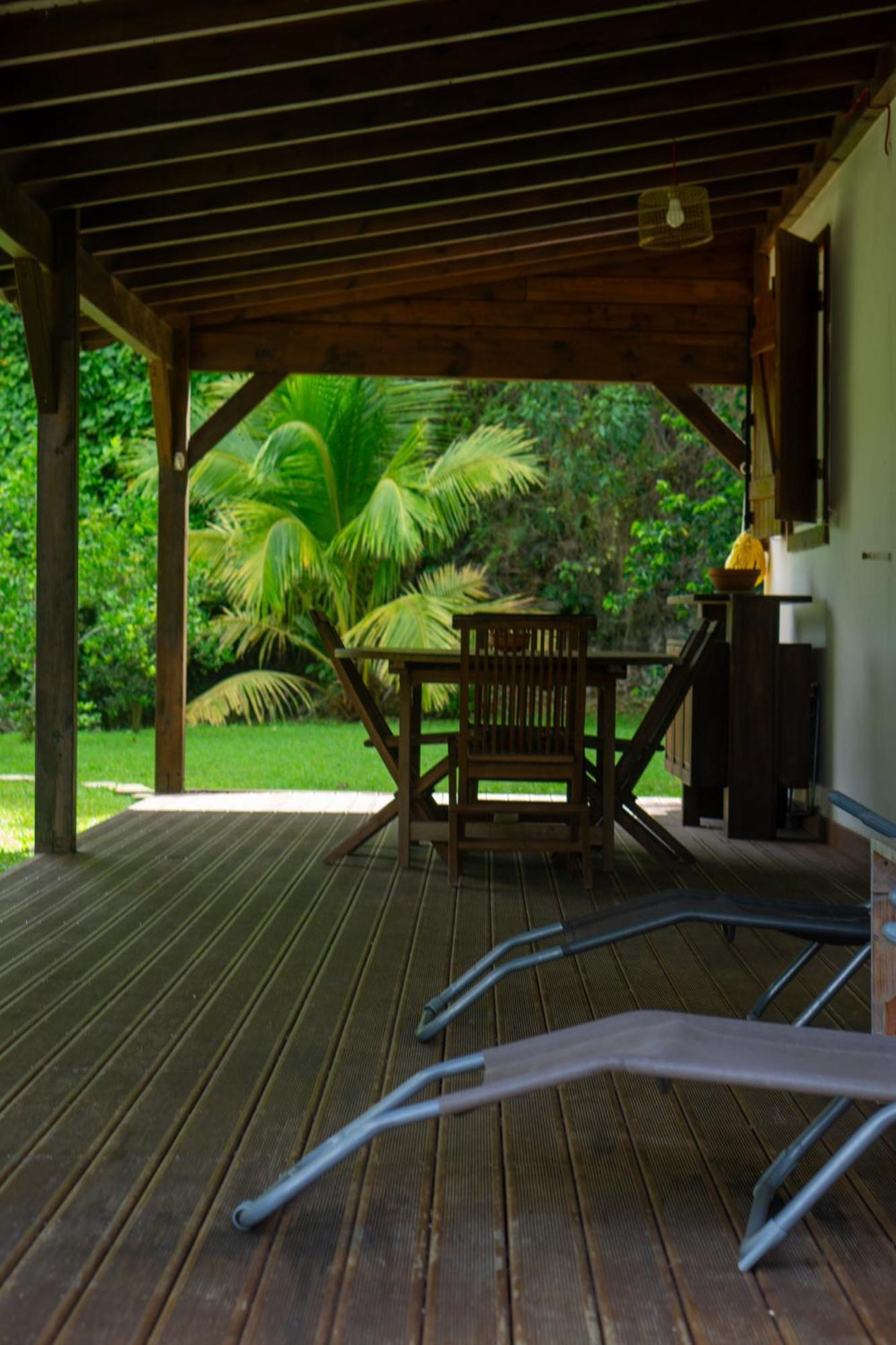 Villa Au Calme Avec Jacuzzi, Villa Le Boursoie Les Abymes Zewnętrze zdjęcie
